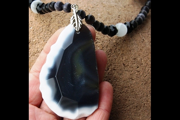 Faceted Gray and White Agate with Cat`s Eye Gemstone Necklace
