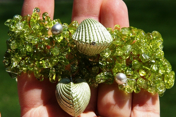 Green Quartz Crystal Bracelet with Silver Pearls and Pearlescent Shells